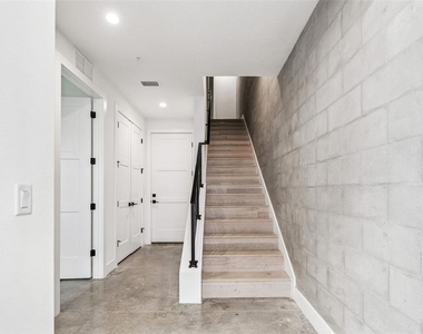 2724 5th Avenue S - Photo Thumbnail 2