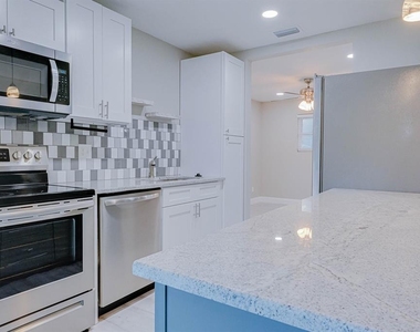 5135 Newton Avenue S - Photo Thumbnail 12