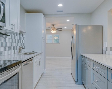 5135 Newton Avenue S - Photo Thumbnail 9
