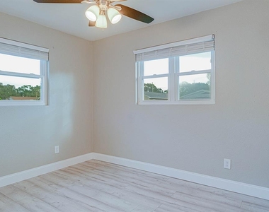 5135 Newton Avenue S - Photo Thumbnail 14