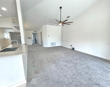 2096 Kings Palace Drive - Photo Thumbnail 3