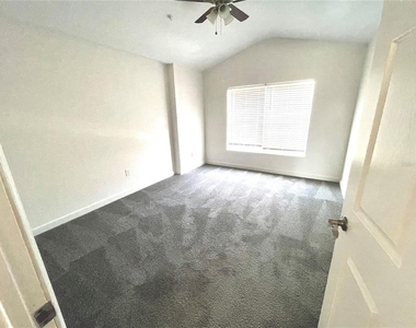 2096 Kings Palace Drive - Photo Thumbnail 5