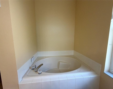 8127 Fan Palm Way - Photo Thumbnail 31