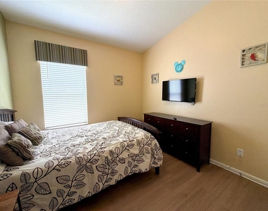 8127 Fan Palm Way - Photo Thumbnail 20