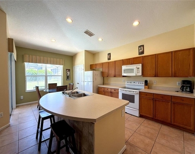 8127 Fan Palm Way - Photo Thumbnail 6