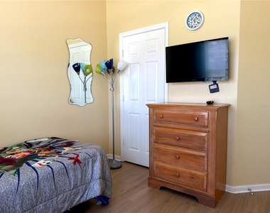 8127 Fan Palm Way - Photo Thumbnail 16
