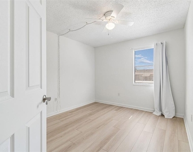10100 Sailwinds Boulevard N - Photo Thumbnail 24