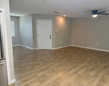 1008 N Bracewell Drive - Photo Thumbnail 9