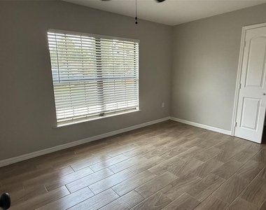 1008 N Bracewell Drive - Photo Thumbnail 12