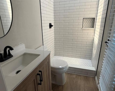 1008 N Bracewell Drive - Photo Thumbnail 6