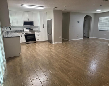 1008 N Bracewell Drive - Photo Thumbnail 3