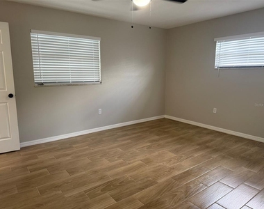 1008 N Bracewell Drive - Photo Thumbnail 10