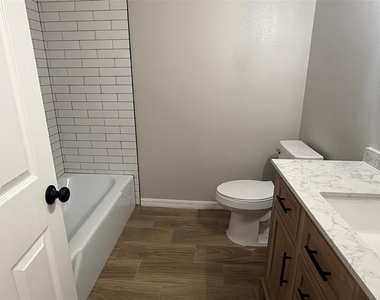 1008 N Bracewell Drive - Photo Thumbnail 4
