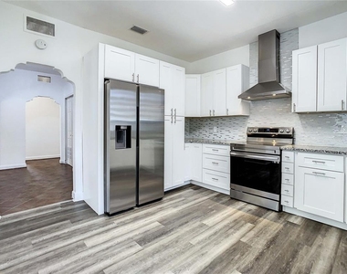 2211 Durham Street - Photo Thumbnail 4