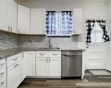 2211 Durham Street - Photo Thumbnail 5