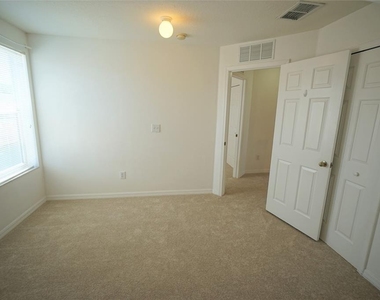 24606 Victoria Wood Court - Photo Thumbnail 16