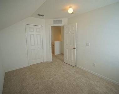 24606 Victoria Wood Court - Photo Thumbnail 18