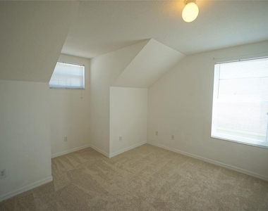 24606 Victoria Wood Court - Photo Thumbnail 15