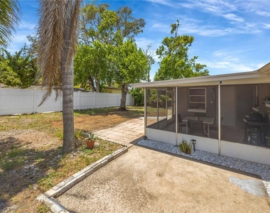 7804 Niagara Drive - Photo Thumbnail 18