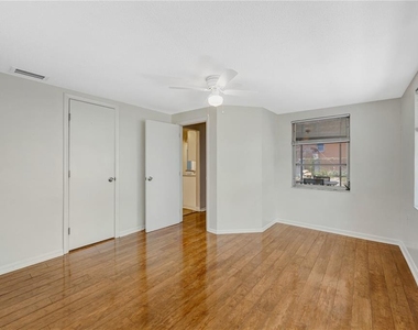 7804 Niagara Drive - Photo Thumbnail 7