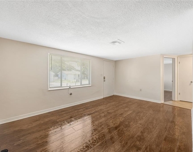7804 Niagara Drive - Photo Thumbnail 4