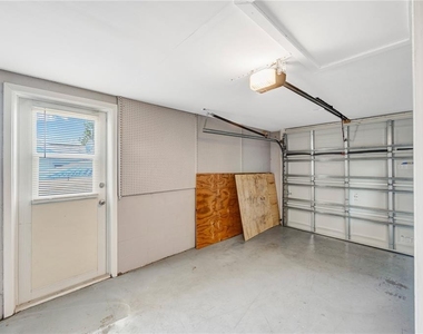 7804 Niagara Drive - Photo Thumbnail 14
