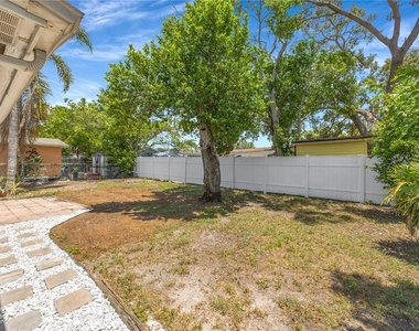 7804 Niagara Drive - Photo Thumbnail 17