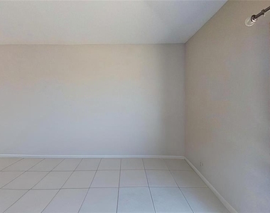 16761 Delia Street - Photo Thumbnail 12