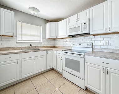 107 154th Avenue - Photo Thumbnail 7