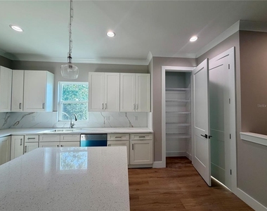 4314 W Gray Street - Photo Thumbnail 5