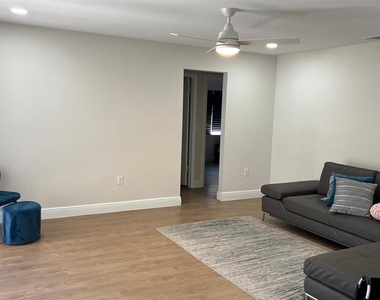 8242 Sandberry Boulevard - Photo Thumbnail 5
