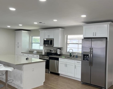 8242 Sandberry Boulevard - Photo Thumbnail 2