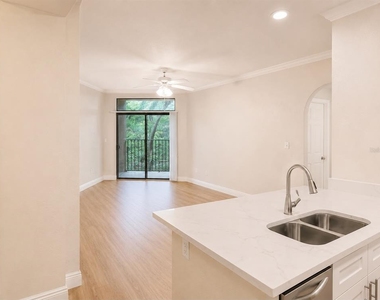 911 N Orange Avenue - Photo Thumbnail 4