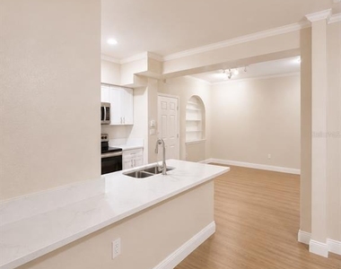 911 N Orange Avenue - Photo Thumbnail 2
