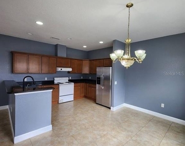 328 Dundee Drive - Photo Thumbnail 19