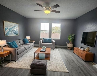 328 Dundee Drive - Photo Thumbnail 6