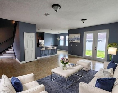 328 Dundee Drive - Photo Thumbnail 2