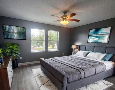 328 Dundee Drive - Photo Thumbnail 8