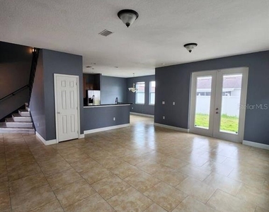 328 Dundee Drive - Photo Thumbnail 3