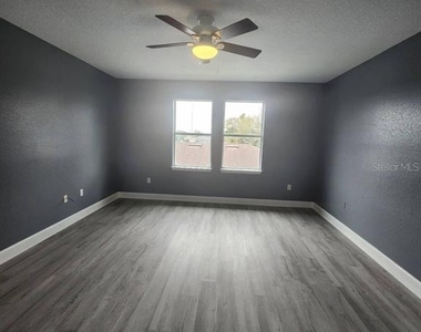 328 Dundee Drive - Photo Thumbnail 7