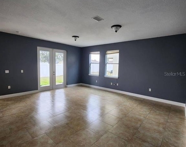 328 Dundee Drive - Photo Thumbnail 16