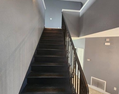 328 Dundee Drive - Photo Thumbnail 23