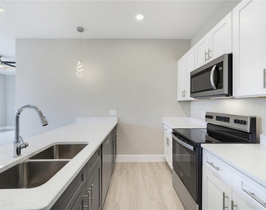 804 Colville Drive - Photo Thumbnail 14