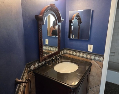 4326 Aqua Vista Drive - Photo Thumbnail 7