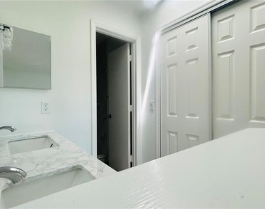 12121 Augusta Woods Circle - Photo Thumbnail 14