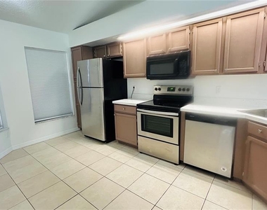 12121 Augusta Woods Circle - Photo Thumbnail 11