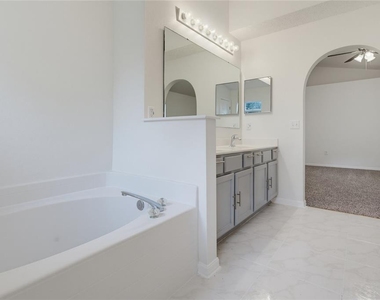 3015 Elbib Drive - Photo Thumbnail 3