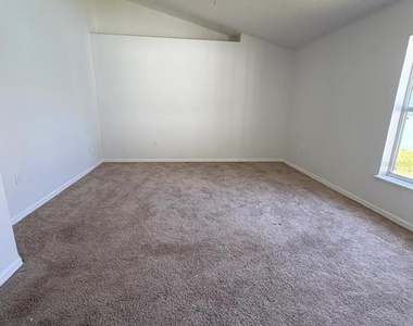 3015 Elbib Drive - Photo Thumbnail 10