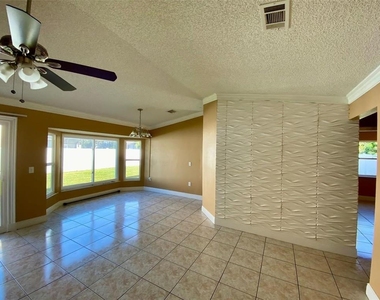 880 Nelson Drive - Photo Thumbnail 13