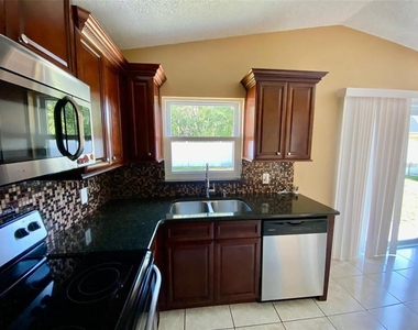 880 Nelson Drive - Photo Thumbnail 5